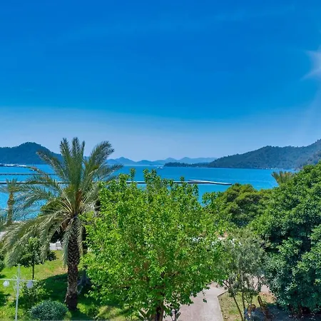 Only Blue Rhapsody Apartahotel 4*