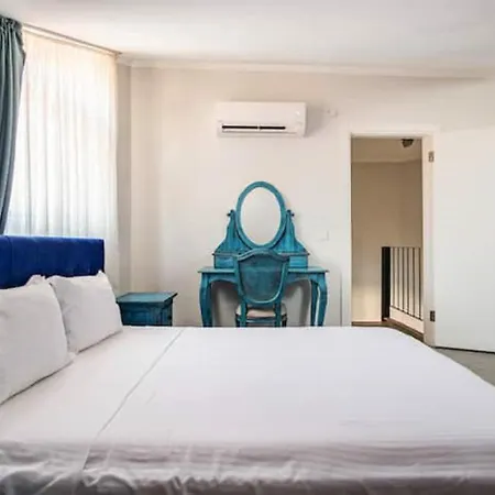 Only Blue Rhapsody Apartmanhotel